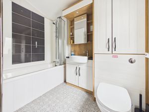 En-suite Bathroom- click for photo gallery